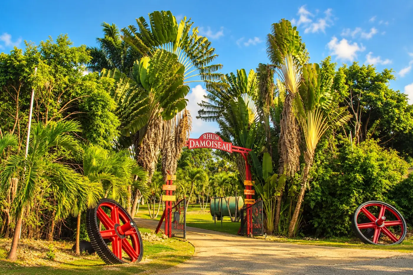 Entrée de la distillerie Damoiseau, Guadeloupe